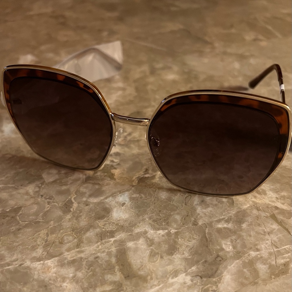 Women’s Oversized Square Sunglasses - Brown Gradient Lenses - Picture 4 of 5